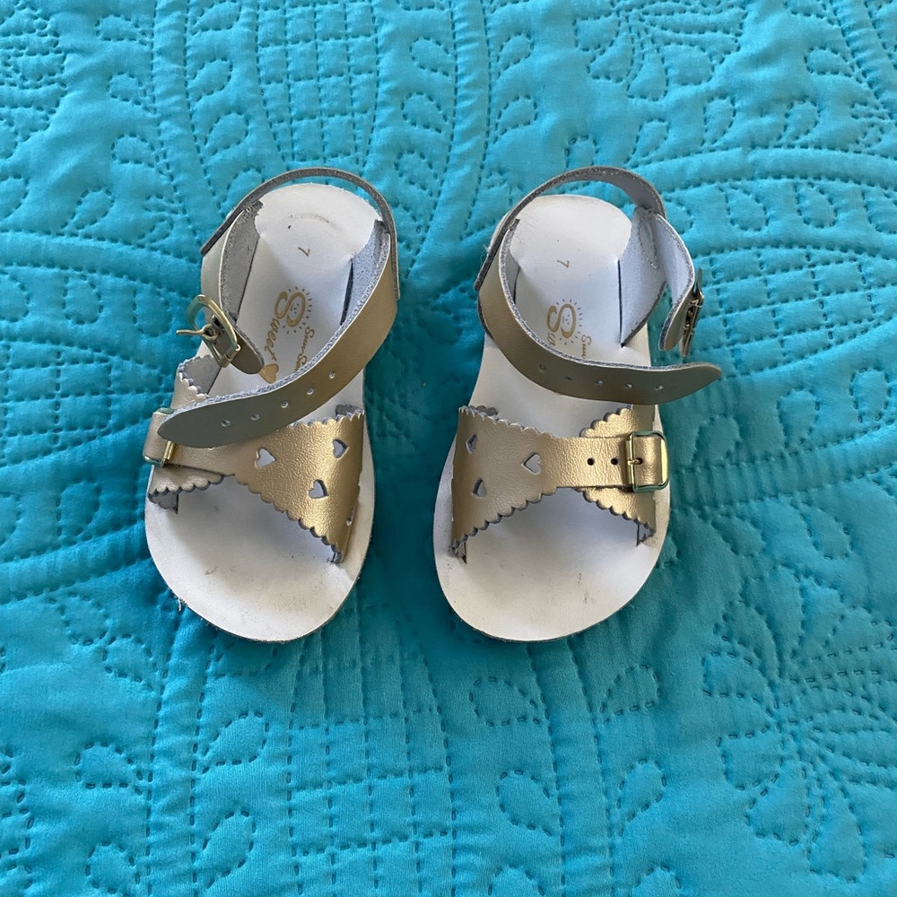 Gold Size 7 Sun-San Saltwater Sandals